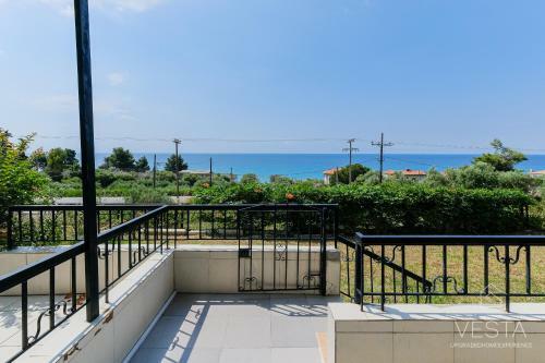Ilios Loft Apartment With Sea Views, 200m From Beach