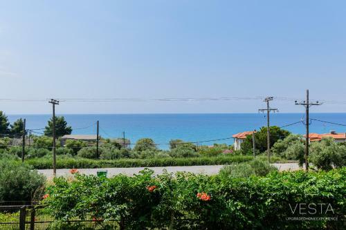 Ilios Loft Apartment With Sea Views, 200m From Beach