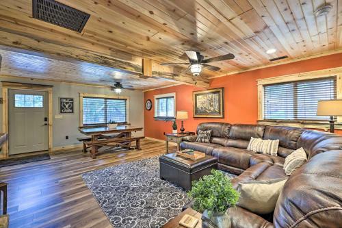 Apartamento Rustic Condo Fireplace, 2 Mi To State Park!