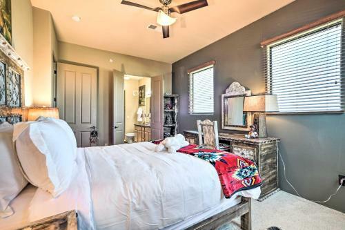 Apartamento Luxurious Santa Fe Retreat With Community Pool!