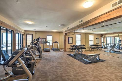 Apartamento Luxurious Santa Fe Retreat With Community Pool!