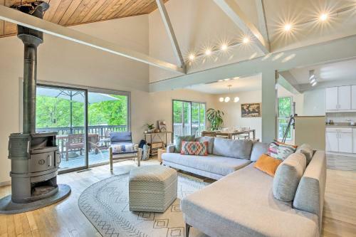 Hudson Valley Home With Lake Views And Kayaks