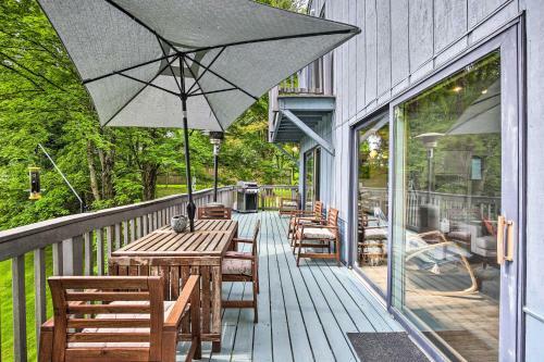 Hudson Valley Home With Lake Views And Kayaks