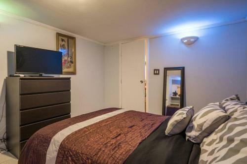 352 New York Cozy, 1 Bedroom Brownstone Apt