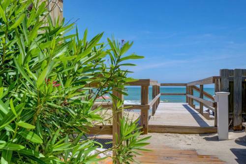 2br Beachfront Condo Pools Hottub Views