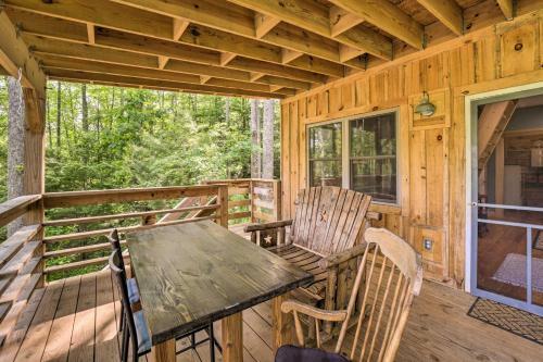 Darling 30-acre Cabin With Fire Pit And Balcony!