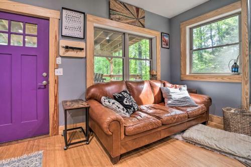 Darling 30-acre Cabin With Fire Pit And Balcony!