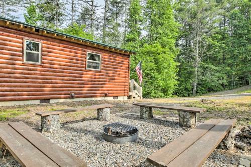 Smoky Mountain Cabin Hideaway With Fire Pit!