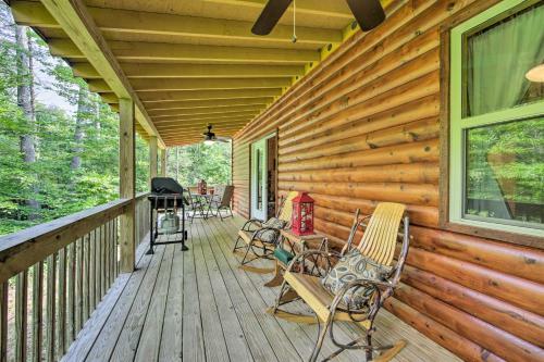 Smoky Mountain Cabin Hideaway With Fire Pit!