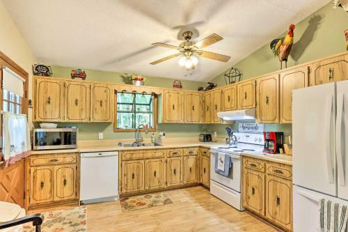 Quaint Murphy Cabin In Serene Wooded Setting!