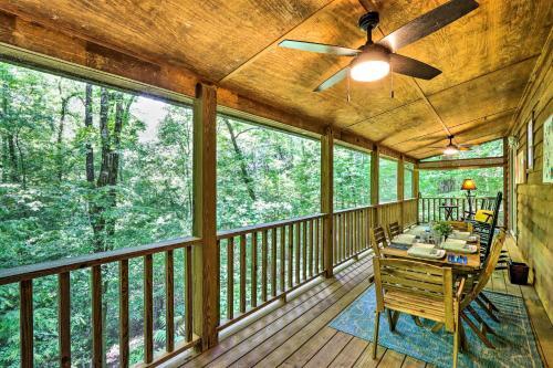 Quaint Murphy Cabin With Fire Pit And Forest View