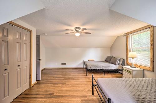 Cozy Newland Cabin With Deck, Fire Pit And Grill!