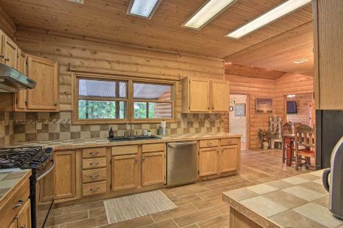 Hilltop Hideaway Vian Cabin With Covered Deck!