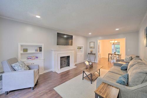 Pet-friendly Tulsa Digs With Deck And Fenced Yard