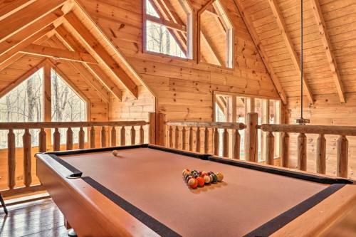 Sunny Cabin With Game Room In Shagbark Resort!