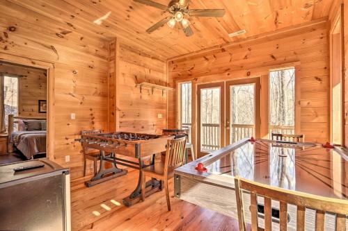 Sunny Cabin With Game Room In Shagbark Resort!