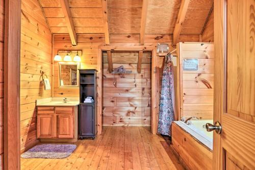Sunny Cabin With Game Room In Shagbark Resort!