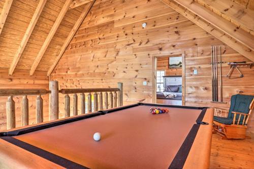 Sunny Cabin With Game Room In Shagbark Resort!