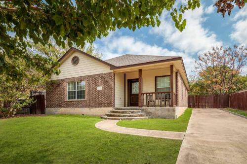 Cozy Home Near Stockyards Fort Worth