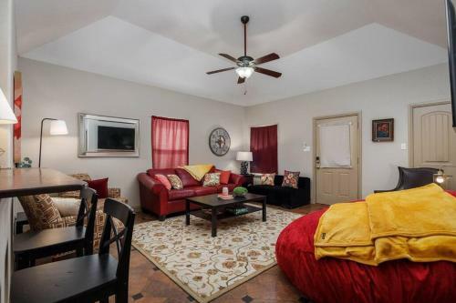 Cozy Home Near Stockyards Fort Worth