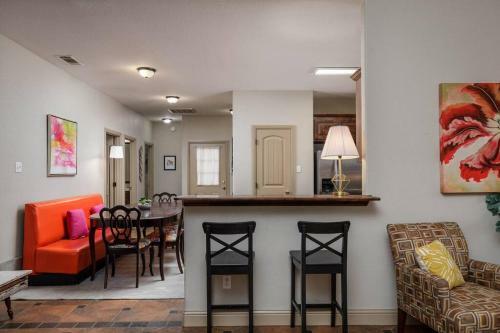 Cozy Home Near Stockyards Fort Worth