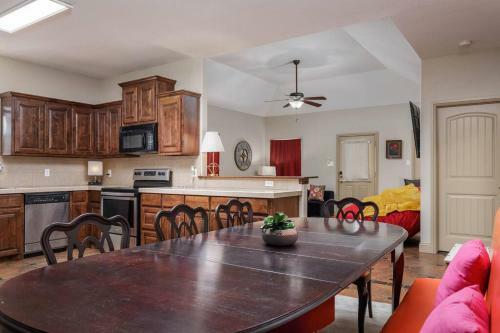 Cozy Home Near Stockyards Fort Worth