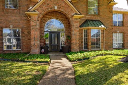 Elegant Executive Retreat In Plano/north Dallas