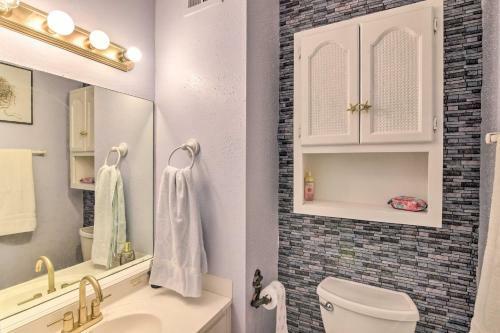 Apartamento Vibrant Seabrook Condo With Waterfront Pool!
