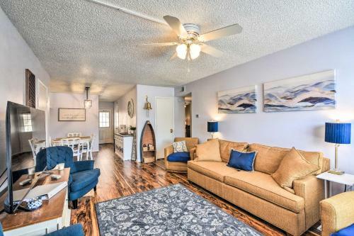Apartamento Vibrant Seabrook Condo With Waterfront Pool!