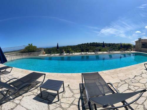 Spacious Holiday Home In Mouans-sartoux With Garden