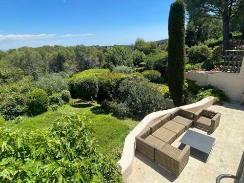 Spacious Holiday Home In Mouans-sartoux With Garden