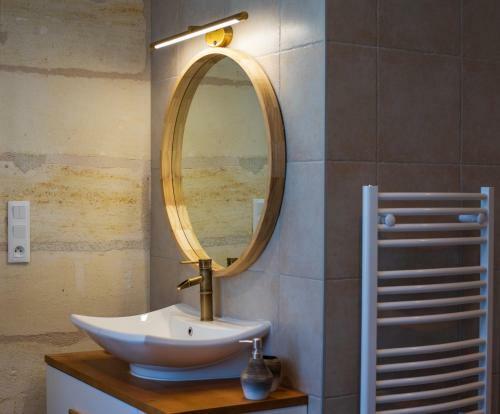 4 Bedrooms In A Charming House With Swimming Pool