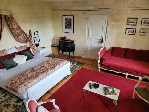 4 Bedrooms In A Charming House With Swimming Pool
