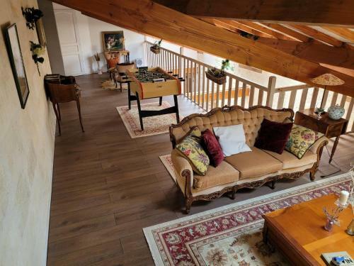 4 Bedrooms In A Charming House With Swimming Pool