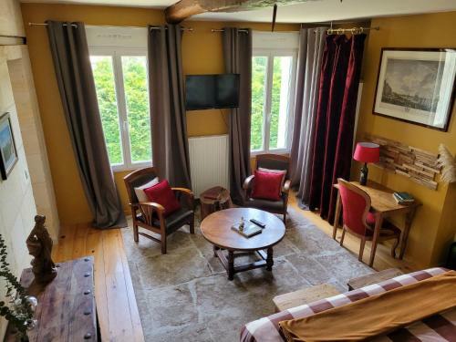 4 Bedrooms In A Charming House With Swimming Pool