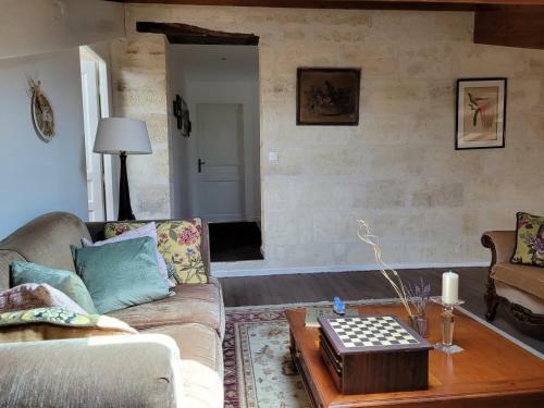 4 Bedrooms In A Charming House With Swimming Pool
