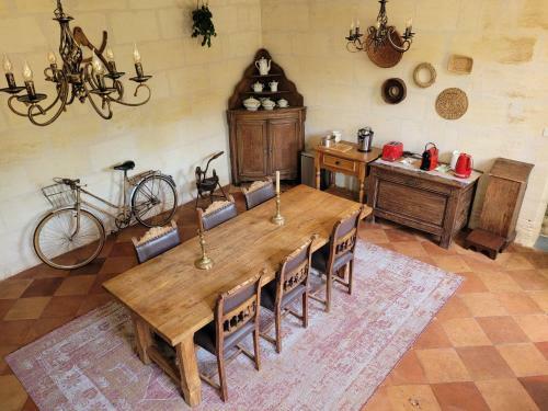 4 Bedrooms In A Charming House With Swimming Pool