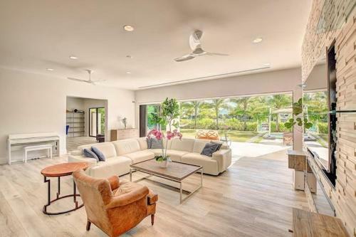 Own House, With A Pool! Your Vacation Will Be Remembered For A Long Time!