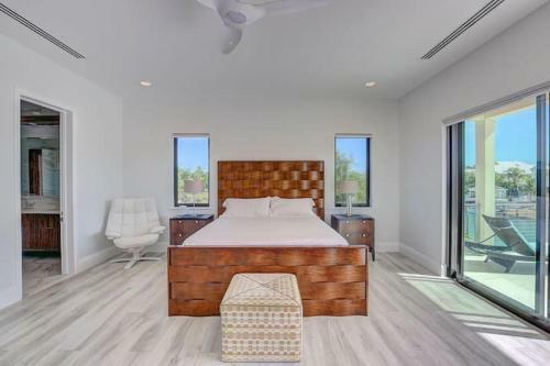Own House, With A Pool! Your Vacation Will Be Remembered For A Long Time!