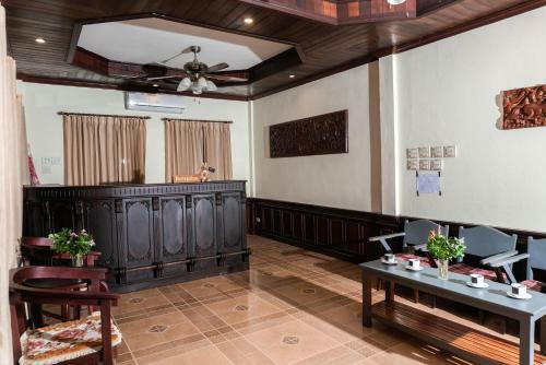 Hostal Y Not Lao Villa