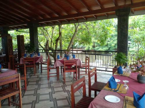 Hotel Amaa River Garden