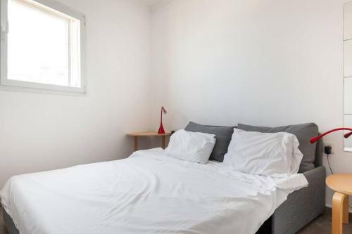Stunning Sew View 3 Br Apartment Iconic Tower