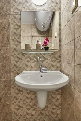 Cozy Spacious 2bd Apartment With A Terrace In Burgas