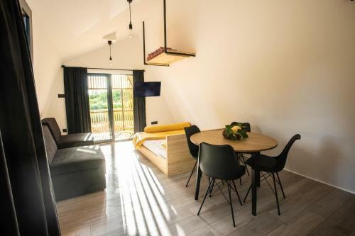 Hostal Glamping House Two Rivers