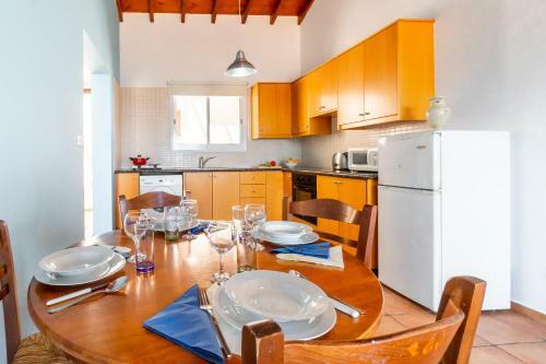 Kate's Latchi Beachfront Apartment 104 By Ezoria