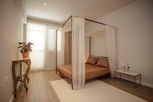 Exquisite, Stylish, Center Apartment