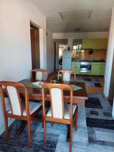 Apartment Em 2