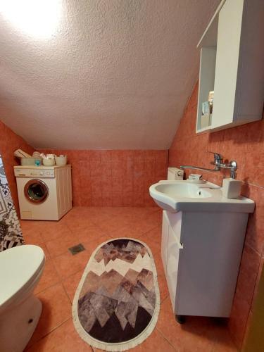 Apartment Em 2