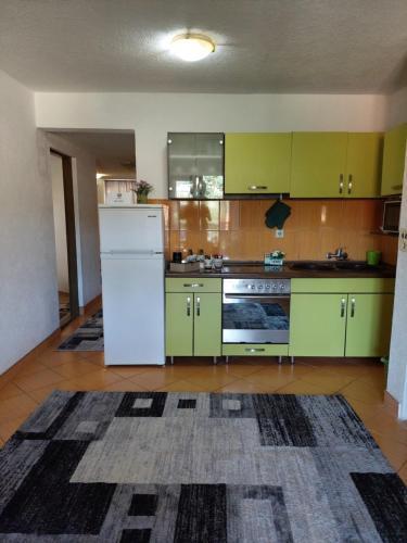 Apartment Em 2