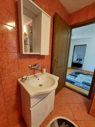 Apartment Em 2